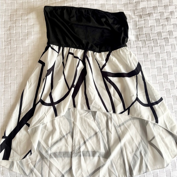 Y2K Strapless Top - Picture 2 of 5